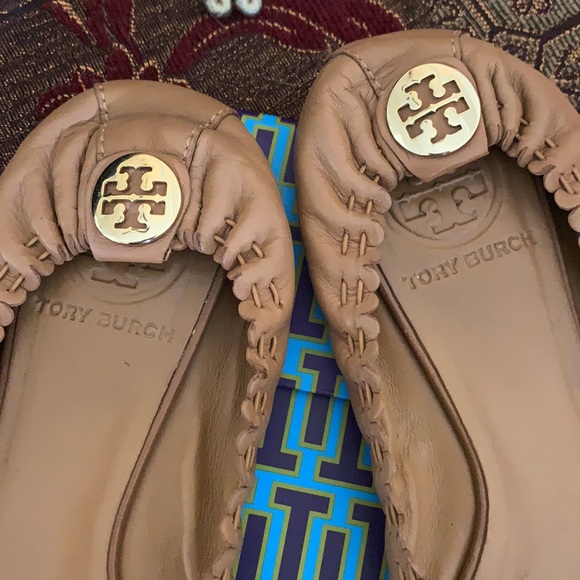 Tory Burch logo leather flats
